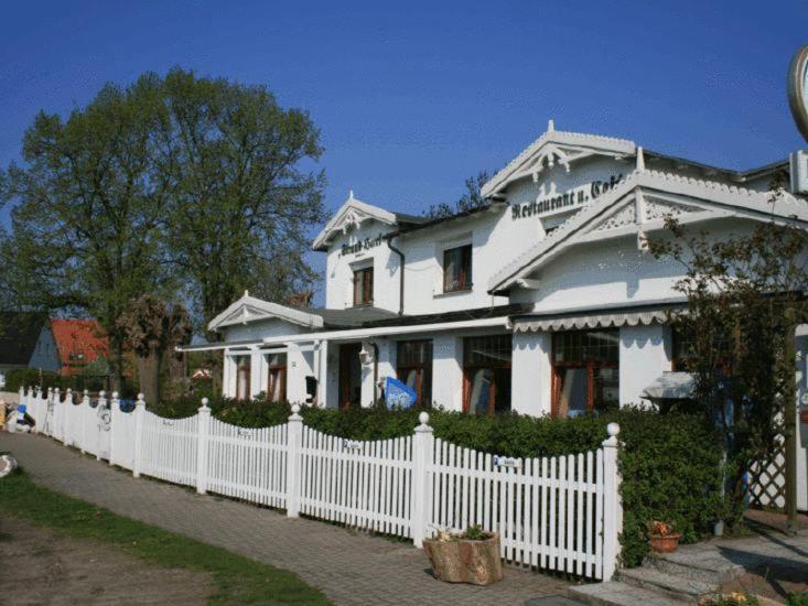 Strand-Hotel Lobbe Esterno foto