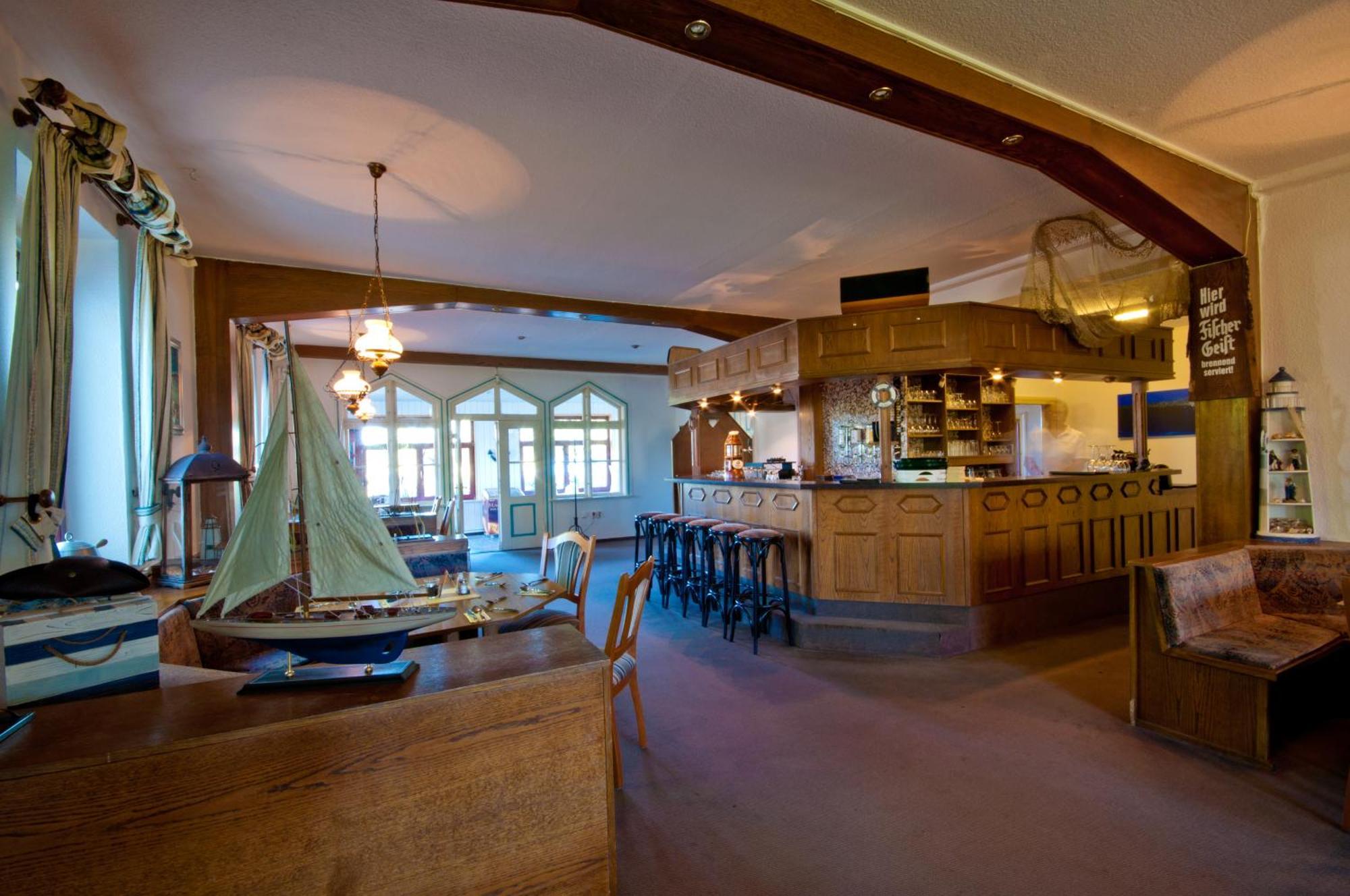Strand-Hotel Lobbe Esterno foto